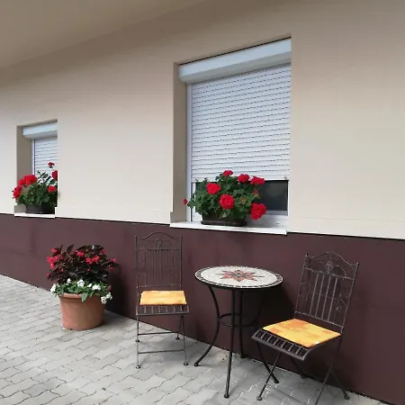 Gronay Apartmenthouse Eger