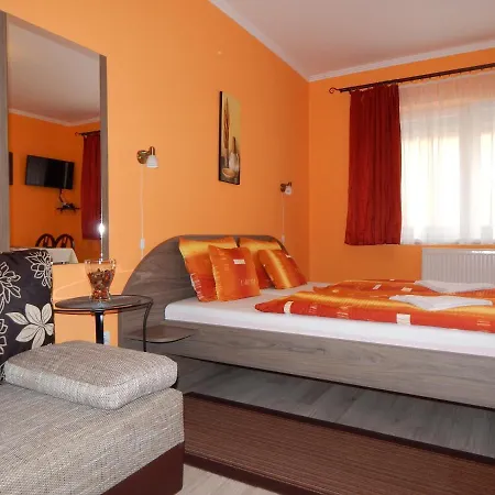Gronay Apartmenthouse * Eger