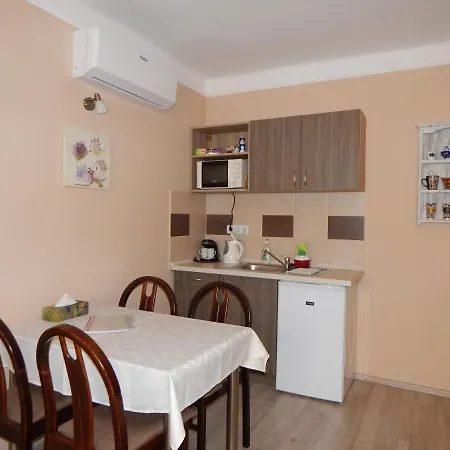 Gronay Apartmenthouse * Eger