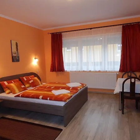 Gronay Apartmenthouse Eger