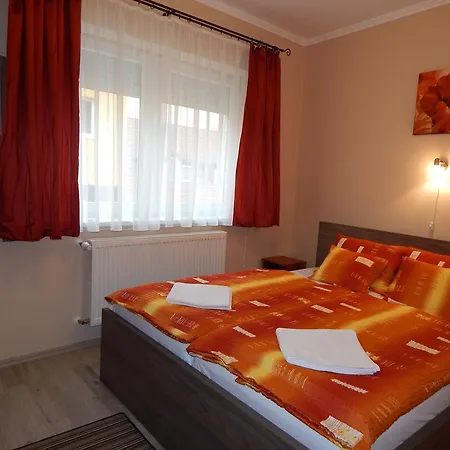 Gronay Apartmenthouse * Eger