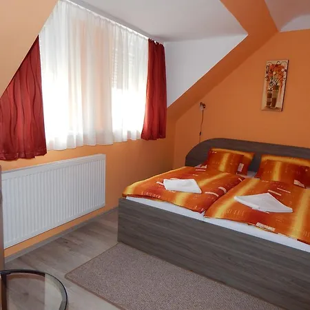 Gronay Apartmenthouse Eger
