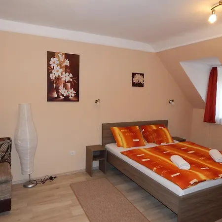 Gronay Apartmenthouse Eger